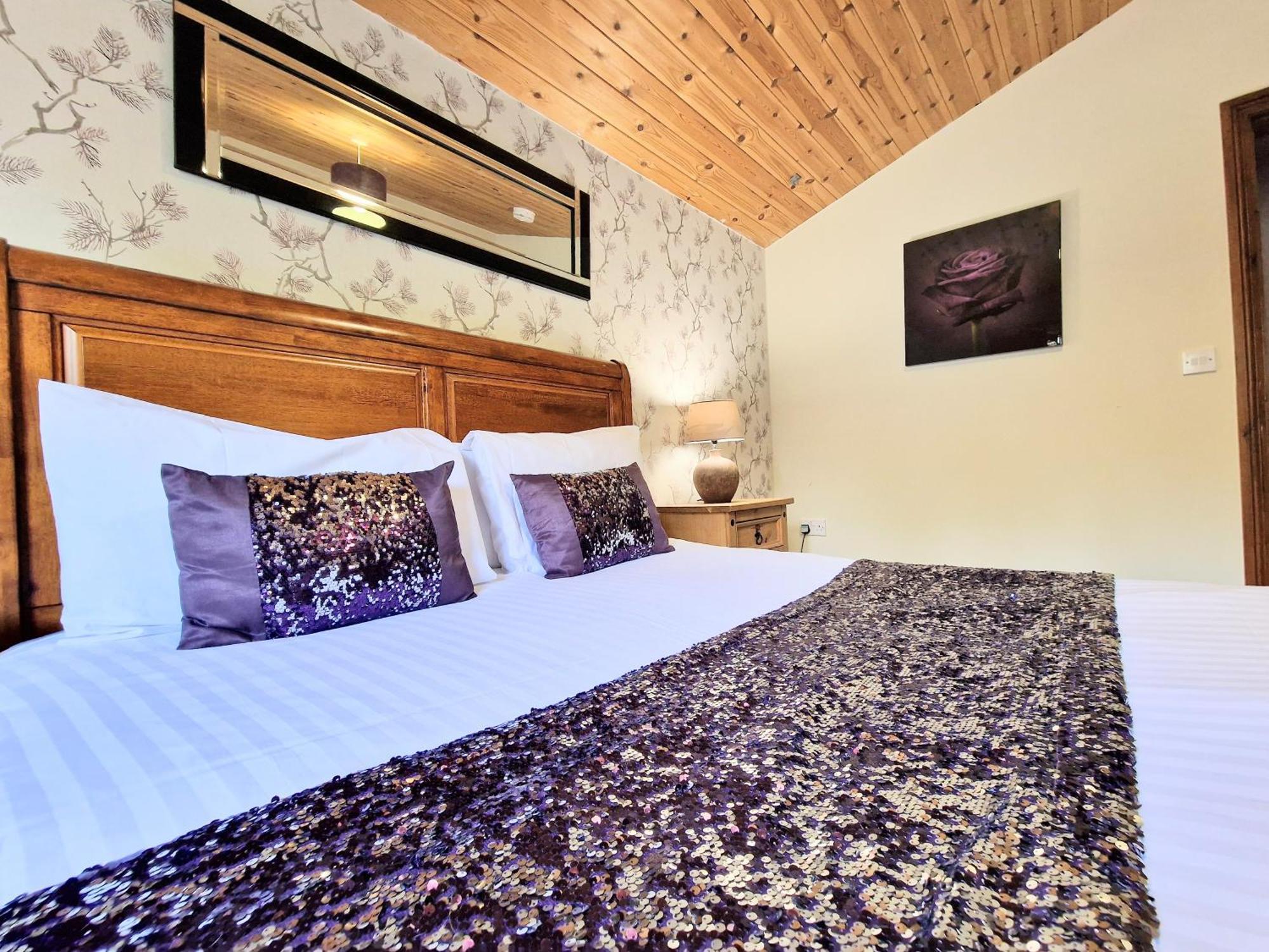Torridon 1 With Private Hot Tub - Fife - Loch Leven - Lomond Hills- Pet Friendly Villa Kelty ภายนอก รูปภาพ